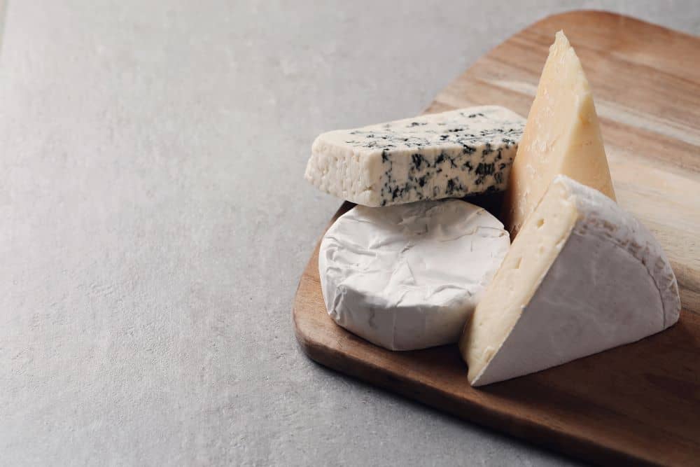 Hard cheese is a high-histamine dairy food