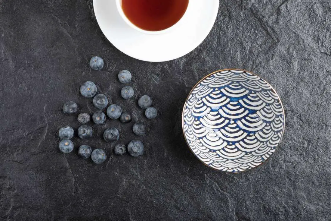 blueberries and rooibos tea are low-histamine snacks