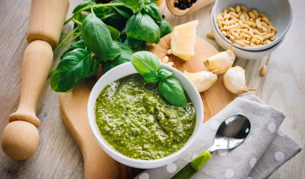 homemade low histamine pesto