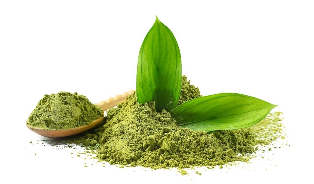 matcha contains caffeine which may affect histamine breakdown